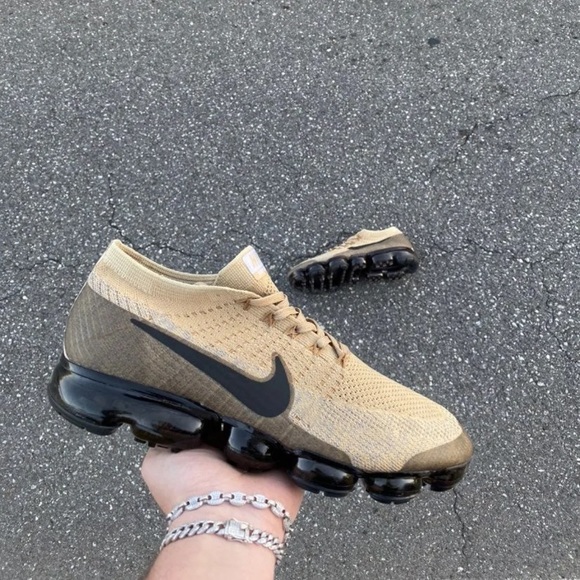 tan nike vapormax